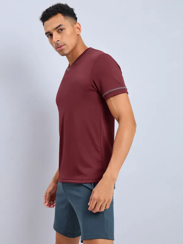 Men Solid Slim Fit V Neck T-shirt with TECHNO COOL+ - Image 4