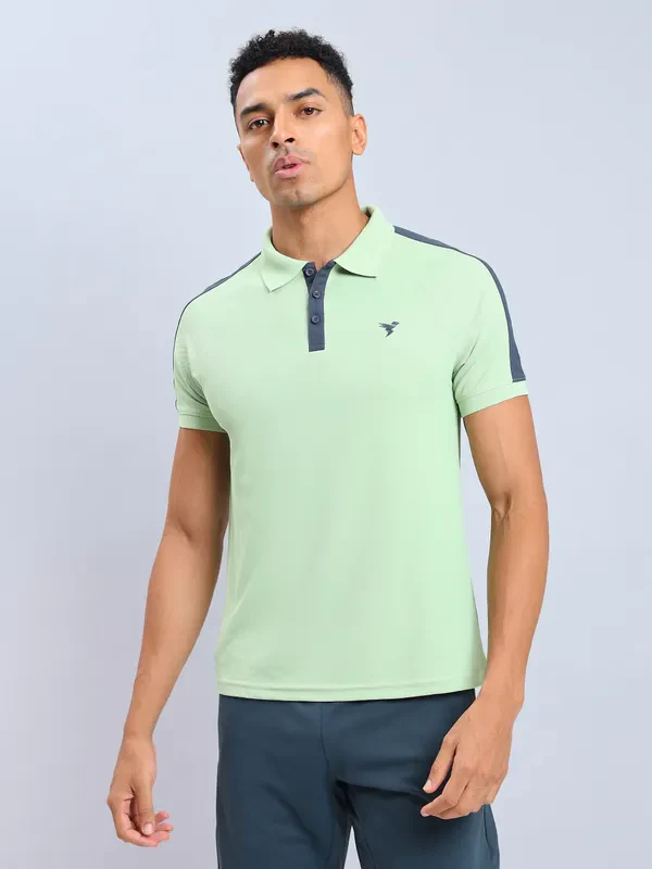 Men Colorblock Slim Fit Polo T-shirt with MATPIQ