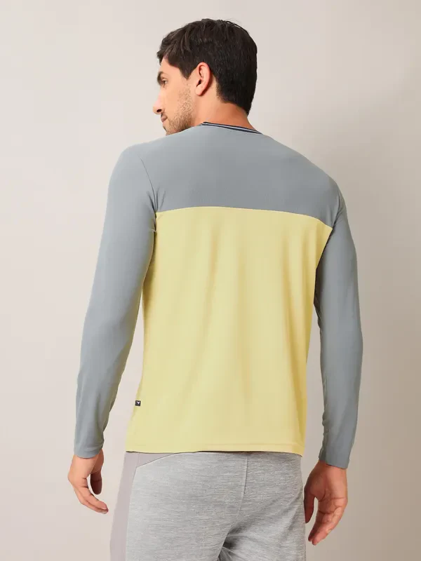Men Colorblock Slim Fit Crew Neck T-shirt with MATPIQ - Image 3
