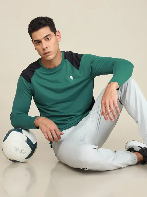 Men Colorblock Slim Fit Crew Neck T-shirt with TECHNO COOL+ - Image 2
