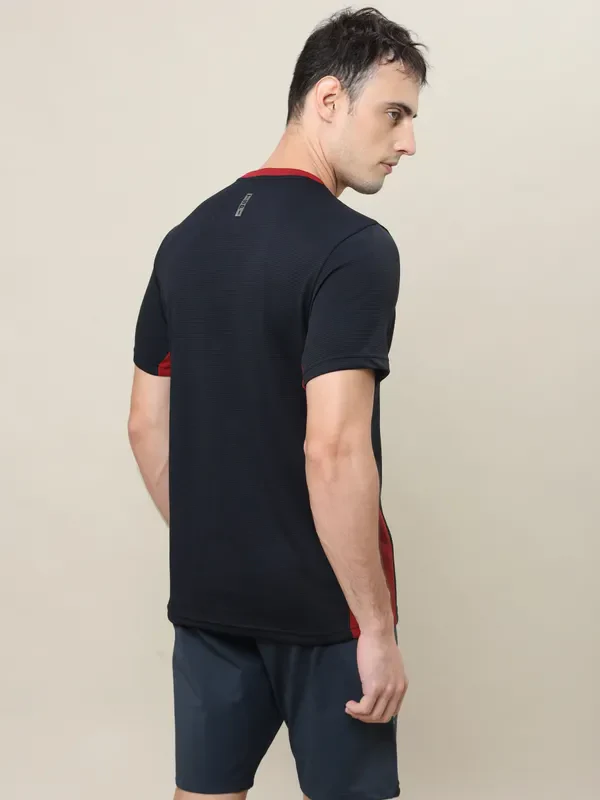 Men Colorblock Slim Fit Crew Neck T-shirt with TECHNO COOL+ - Image 4
