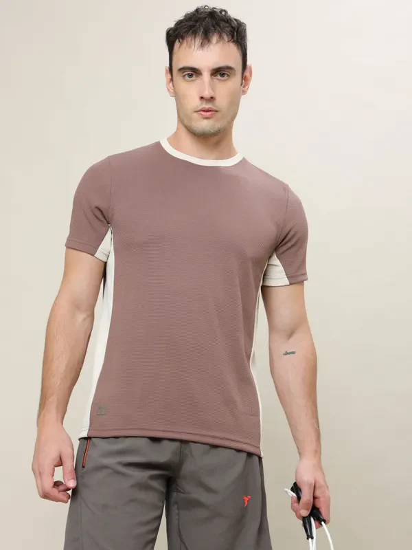 Men Colorblock Slim Fit Crew Neck T-shirt with TECHNO COOL+