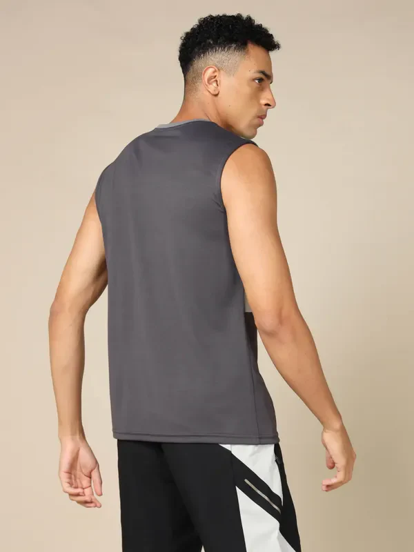 Men Colorblock Slim Fit Crew Neck Innerwear Vest with TECHNO COOL+ - Image 3