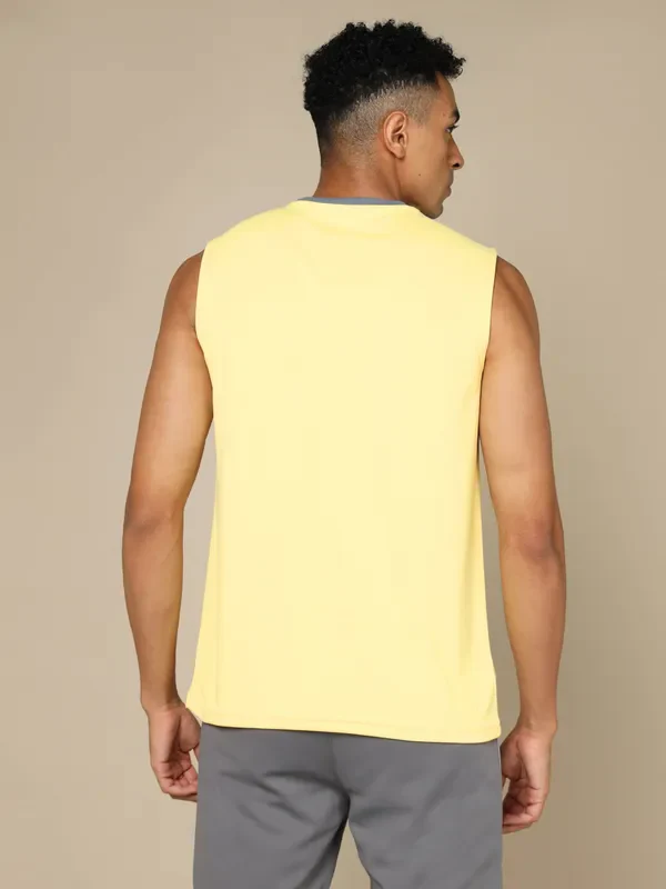 Men Colorblock Slim Fit Crew Neck Innerwear Vest with TECHNO COOL+ - Image 3