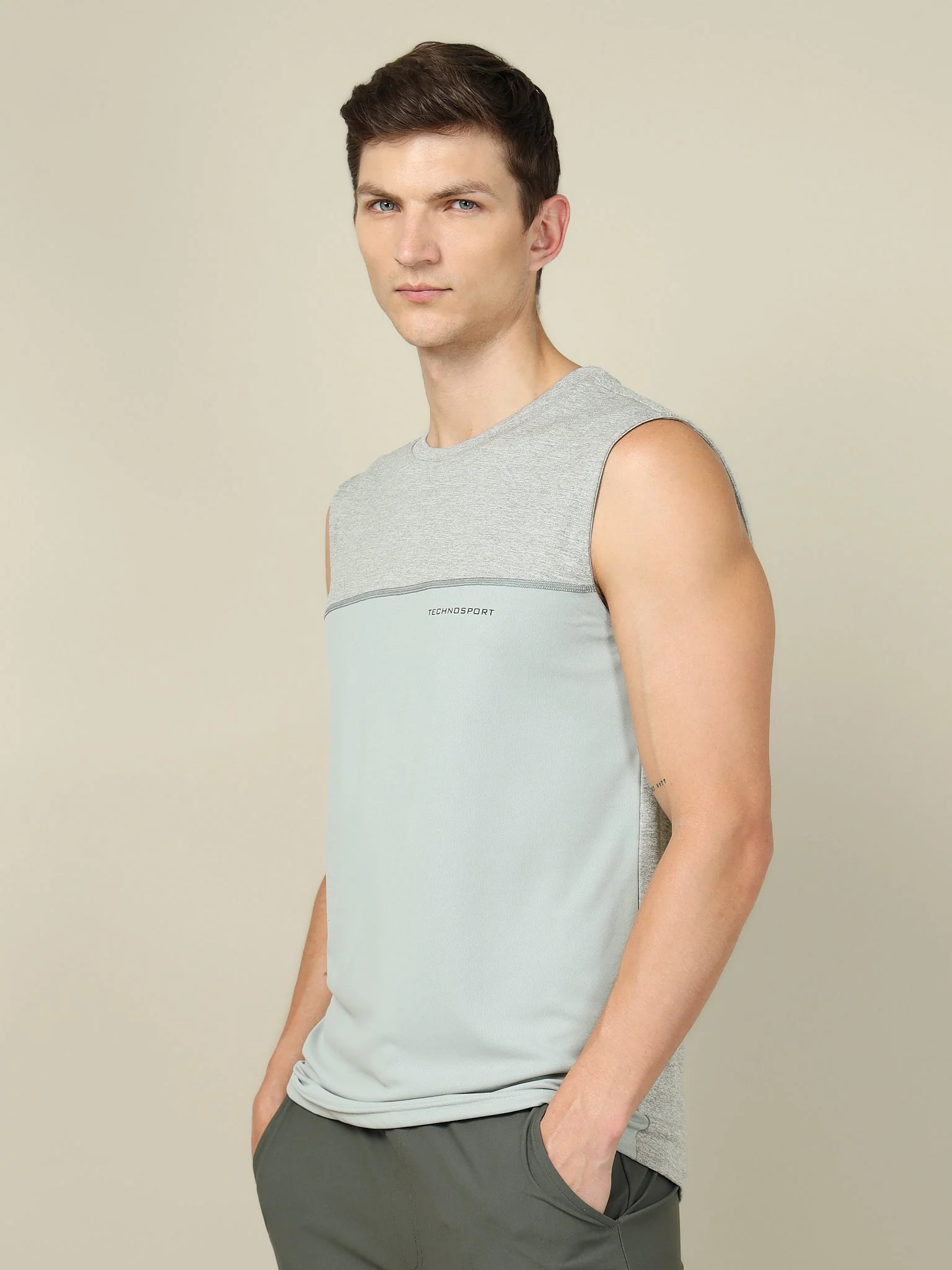 Men Colorblock Slim Fit Crew Neck Innerwear Vest with TECHNO COOL+ - Image 3