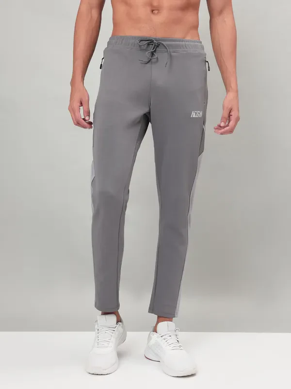 Men Colorblock Relax Fit Trackpants with ELASTO PLUS - Image 2