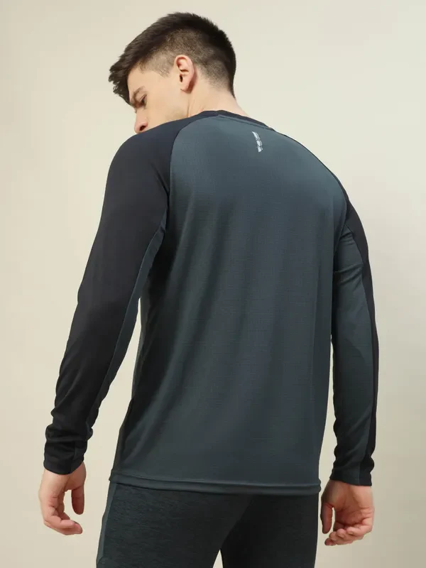 Men Colorblock Slim Fit Crew Neck T-shirt with TECHNO COOL+ - Image 4