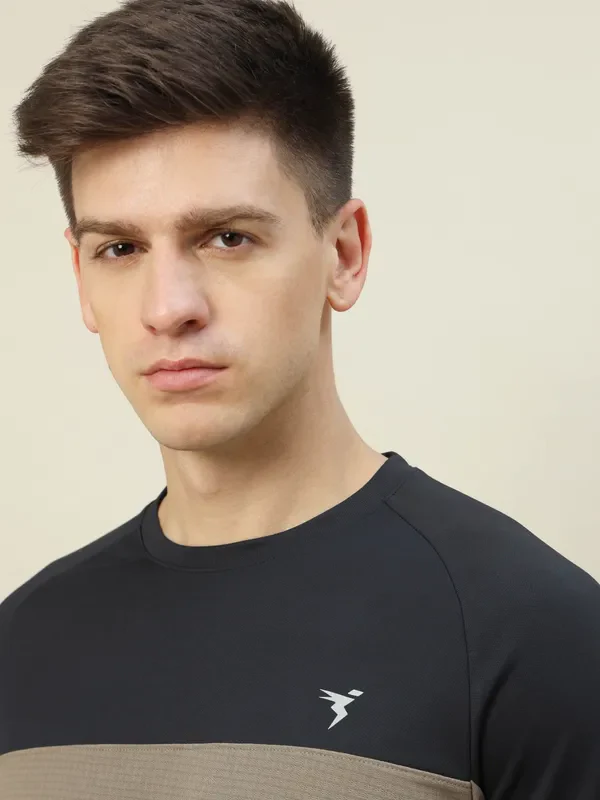Men Colorblock Slim Fit Crew Neck T-shirt with TECHNO COOL+ - Image 6
