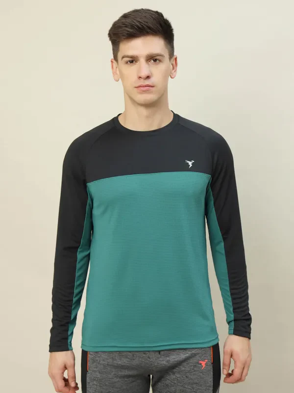 Men Colorblock Slim Fit Crew Neck T-shirt with TECHNO COOL+