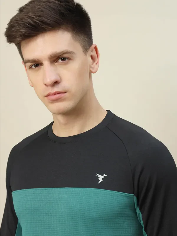 Men Colorblock Slim Fit Crew Neck T-shirt with TECHNO COOL+ - Image 6