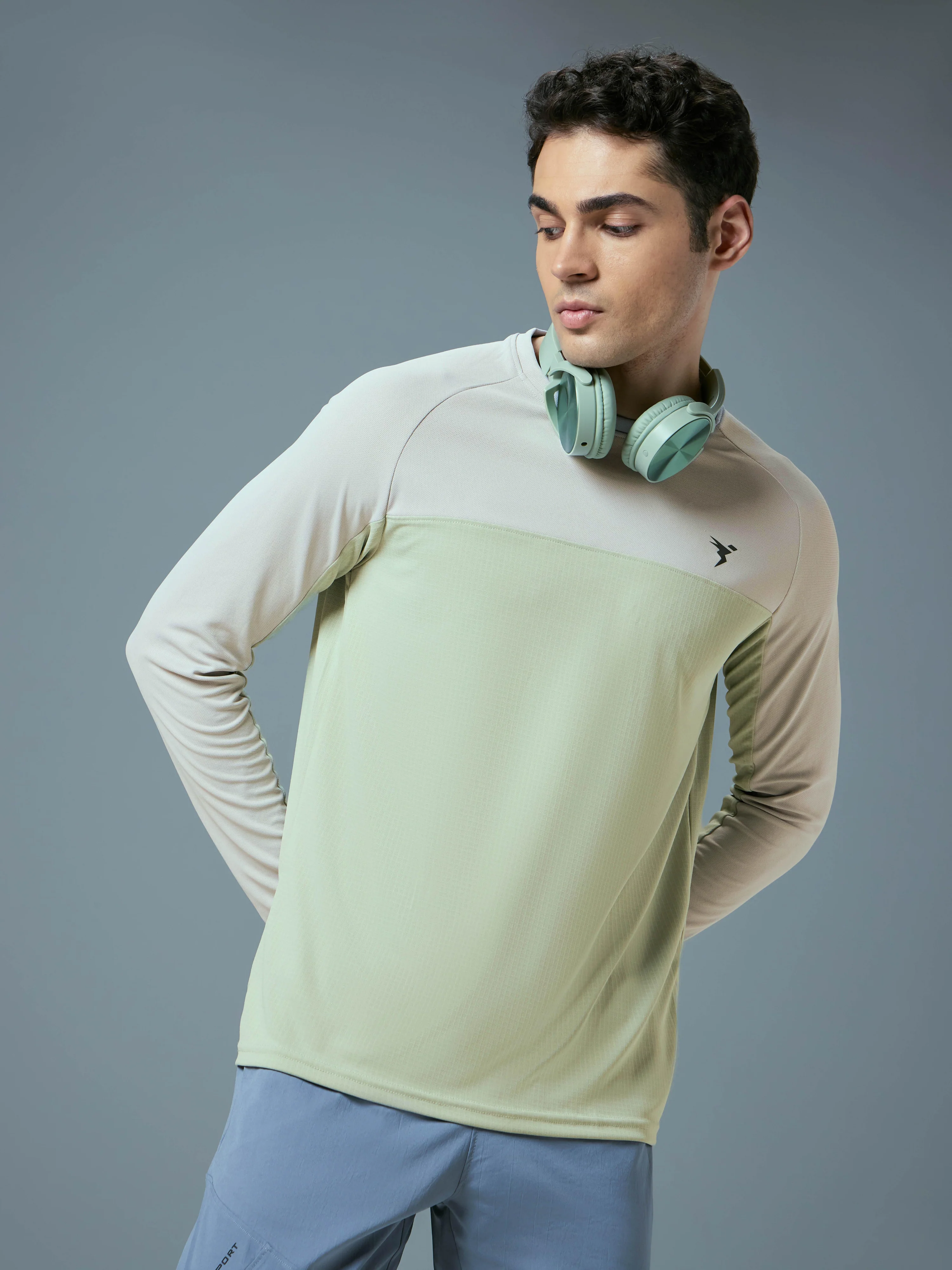 Men Colorblock Slim Fit Crew Neck T-shirt with TECHNO COOL+