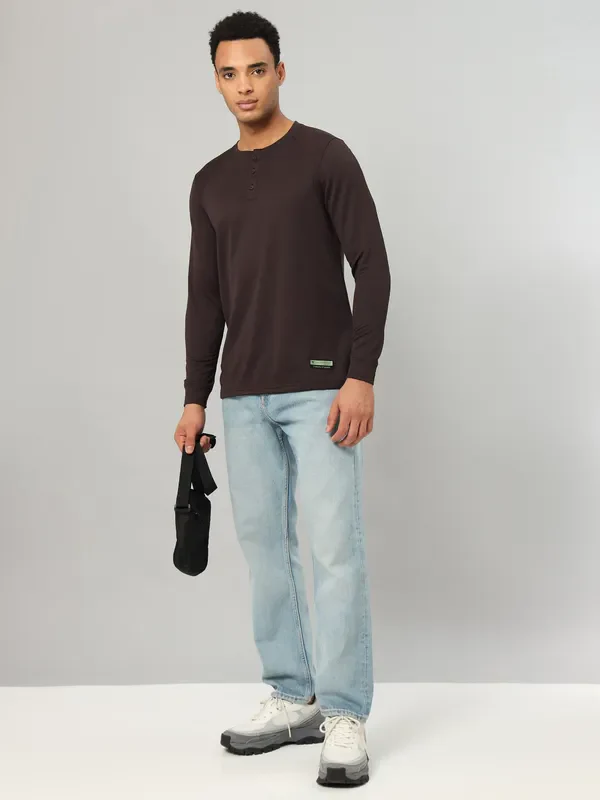 Men Self Design Slim Fit Henley Neck T-shirt with MATPIQ - Image 4