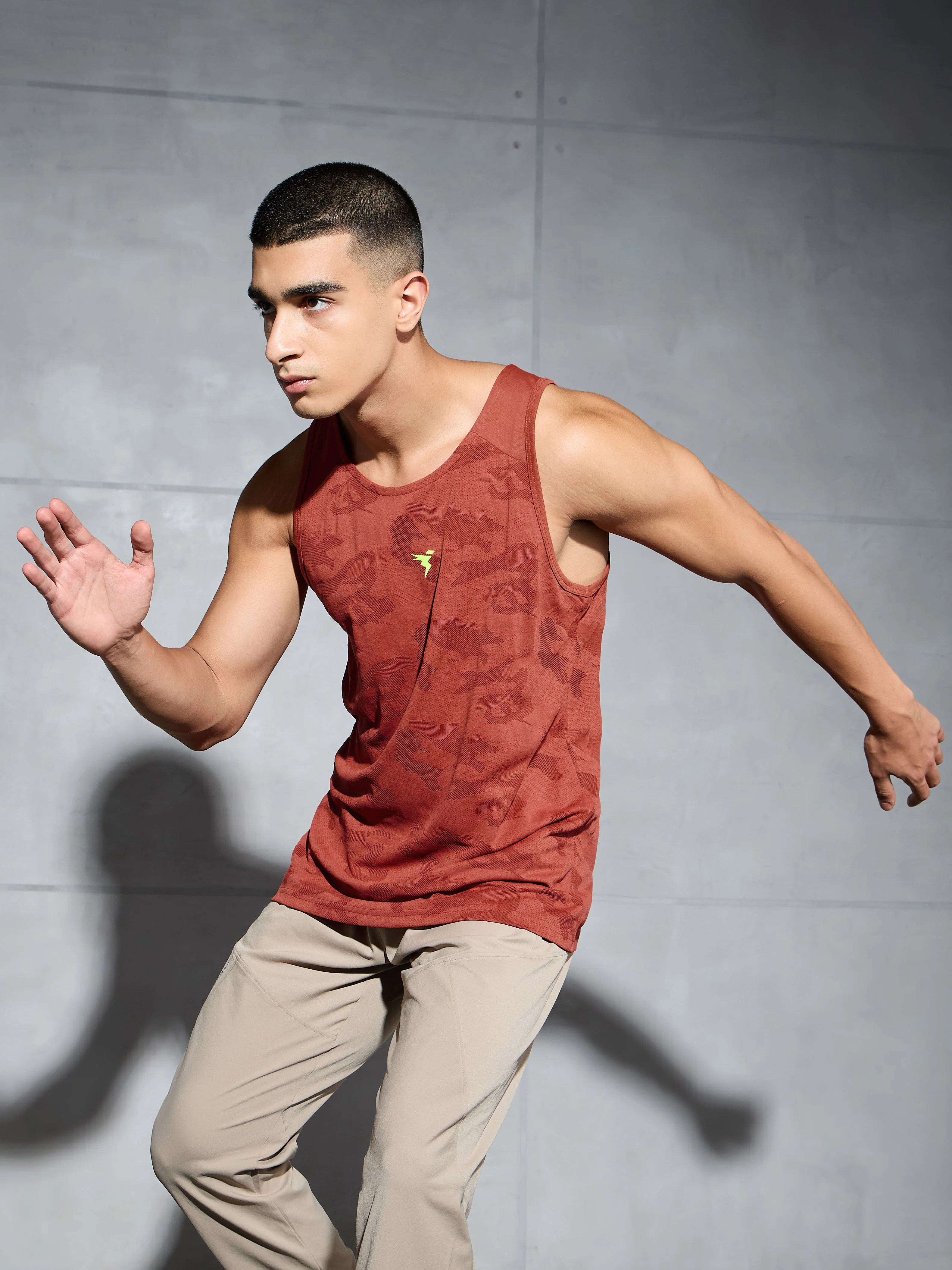 Men Colorblock Slim Fit Crew Neck Innerwear Vest with VENTMESH