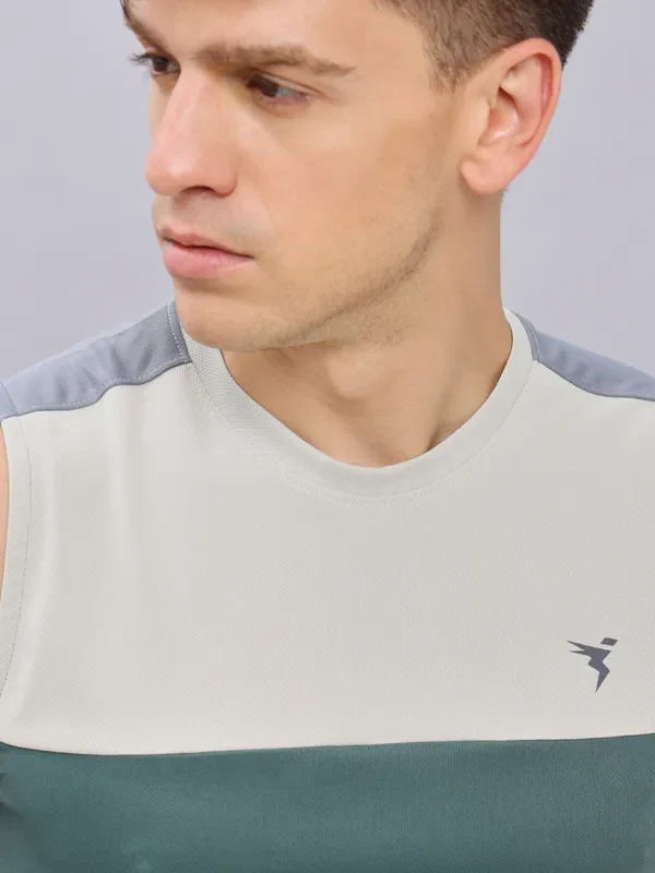 Men Colorblock Slim Fit Crew Neck Innerwear Vest with TECHNO COOL+ - Image 5