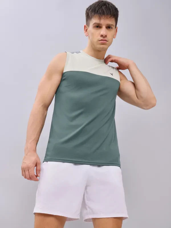 Men Colorblock Slim Fit Crew Neck Innerwear Vest with TECHNO COOL+ - Image 6