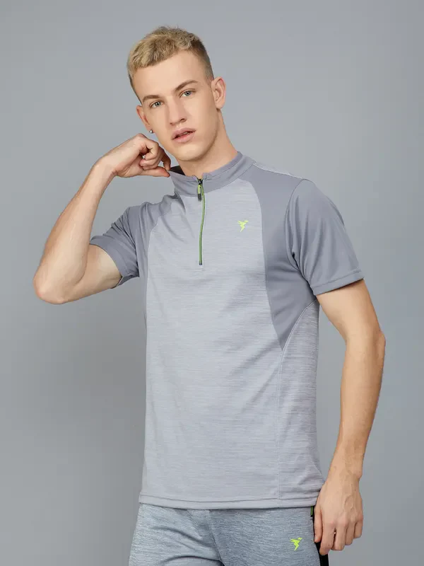 Men Melange Slim Fit Mock Neck T-shirt with TECHNO COOL+