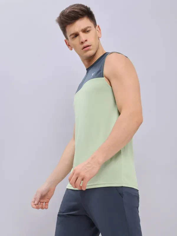 Men Colorblock Slim Fit Crew Neck Innerwear Vest with TECHNO COOL+ - Image 4