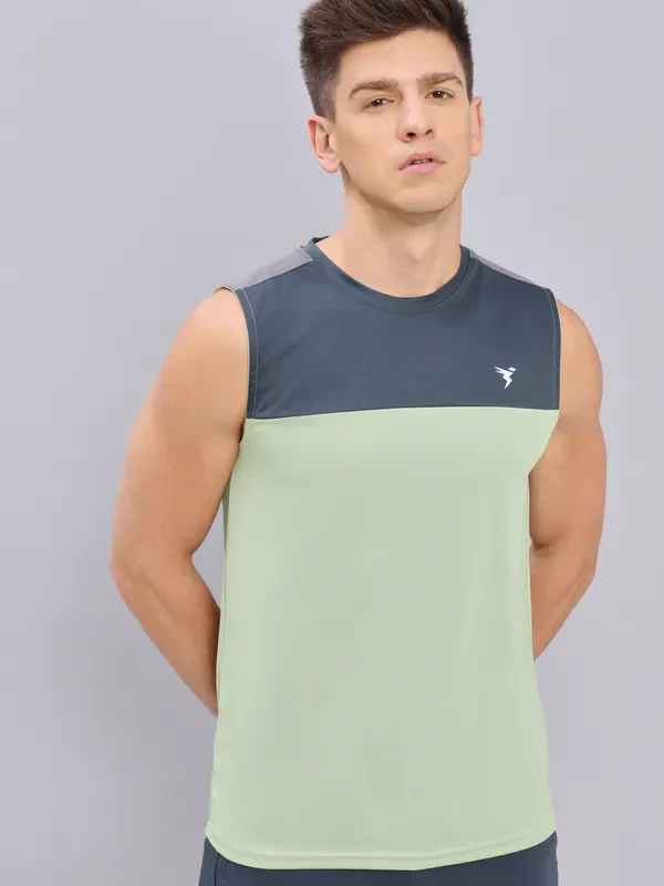 Men Colorblock Slim Fit Crew Neck Innerwear Vest with TECHNO COOL+ - Image 6