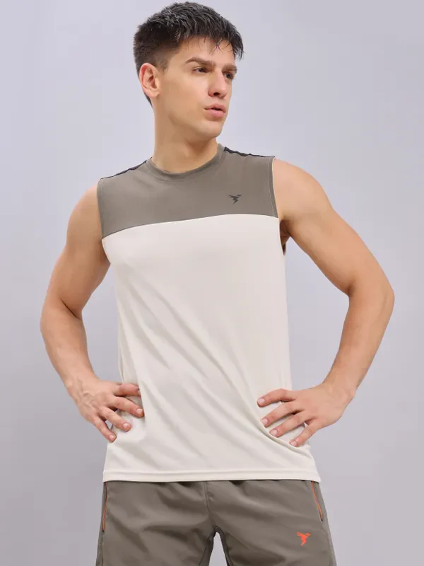 Men Colorblock Slim Fit Crew Neck Innerwear Vest with TECHNO COOL+ - Image 6