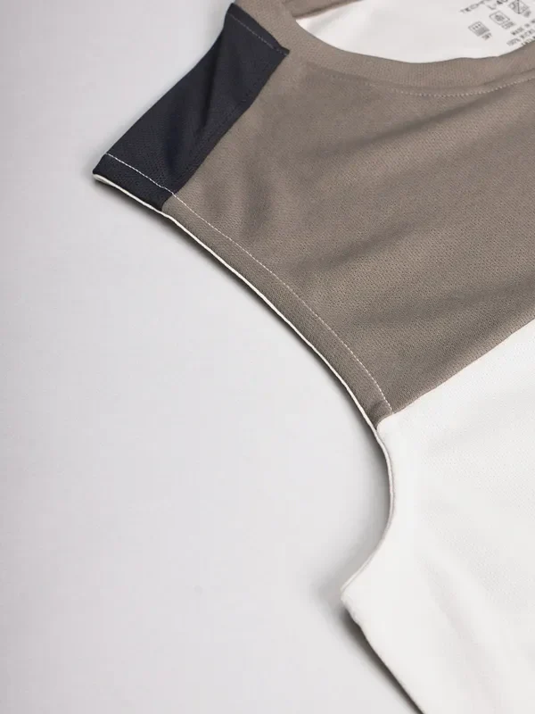 Men Colorblock Slim Fit Crew Neck Innerwear Vest with TECHNO COOL+ - Image 7