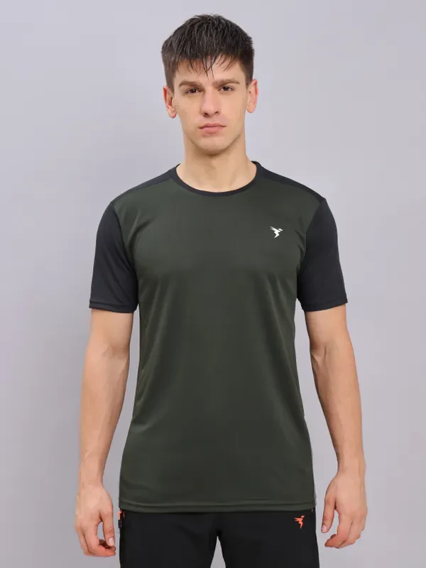 Men Colorblock Slim Fit Crew Neck T-shirt with TECHNO COOL+