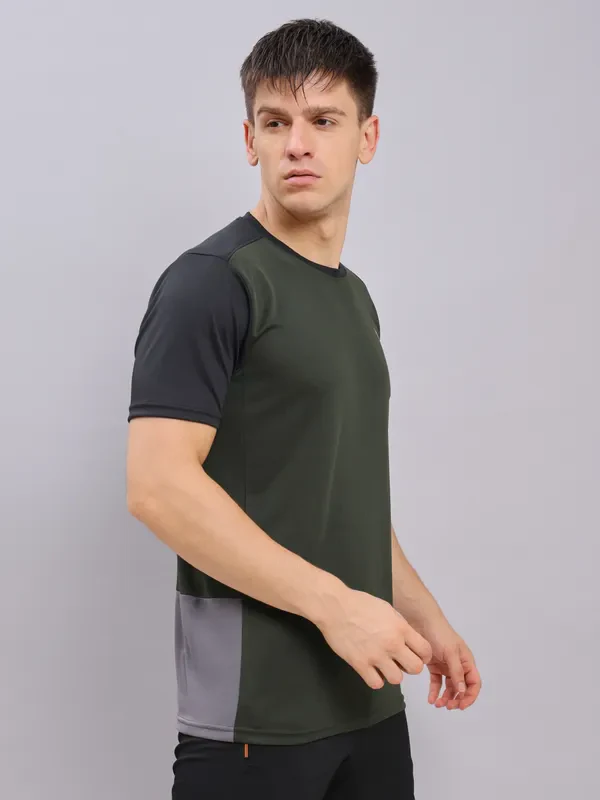 Men Colorblock Slim Fit Crew Neck T-shirt with TECHNO COOL+ - Image 4