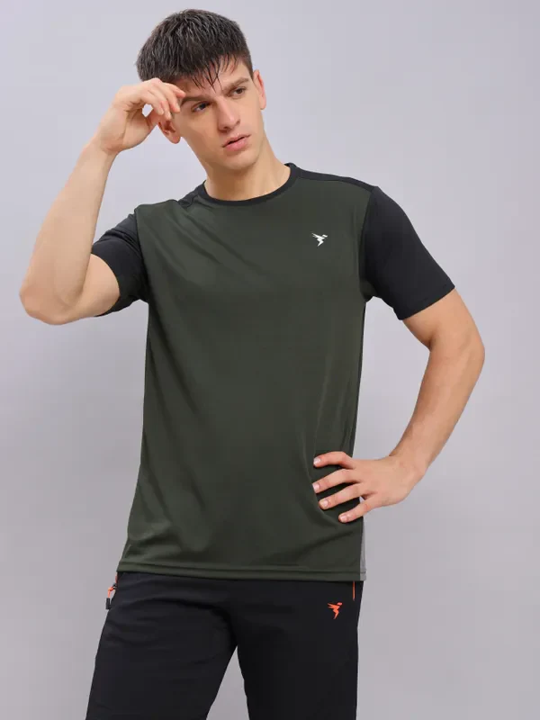 Men Colorblock Slim Fit Crew Neck T-shirt with TECHNO COOL+ - Image 6